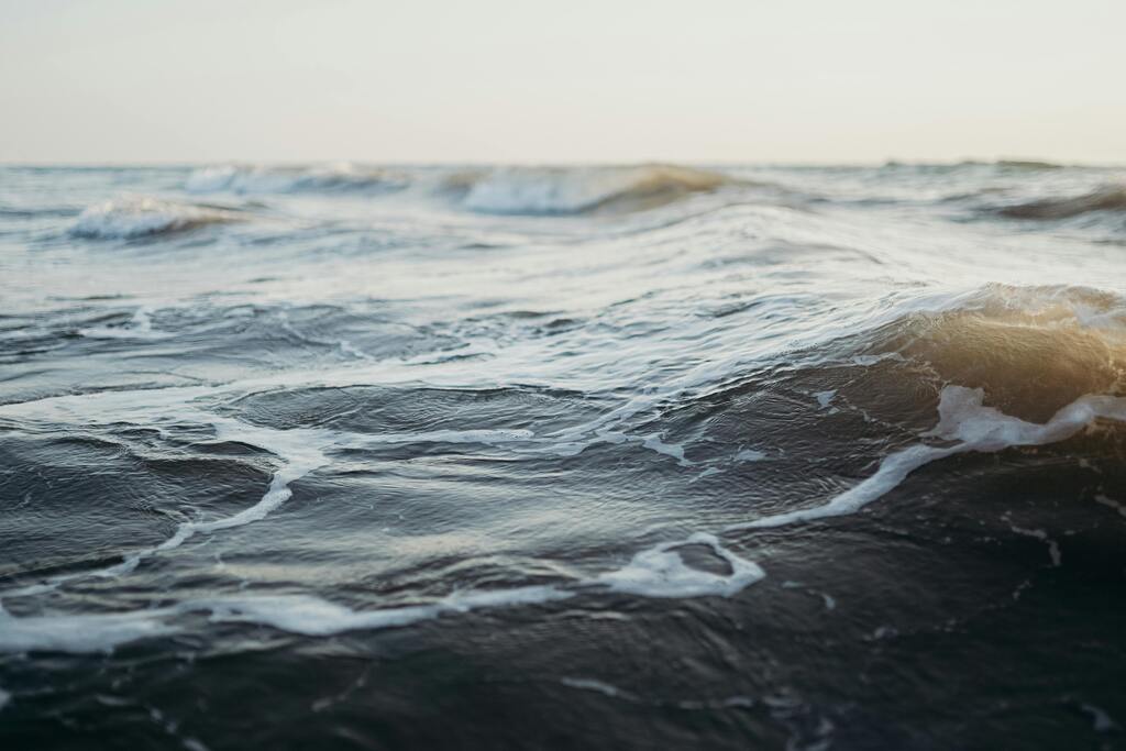 image de la mer en mouvement...la vie n'est pas un long fleuve tranquille
